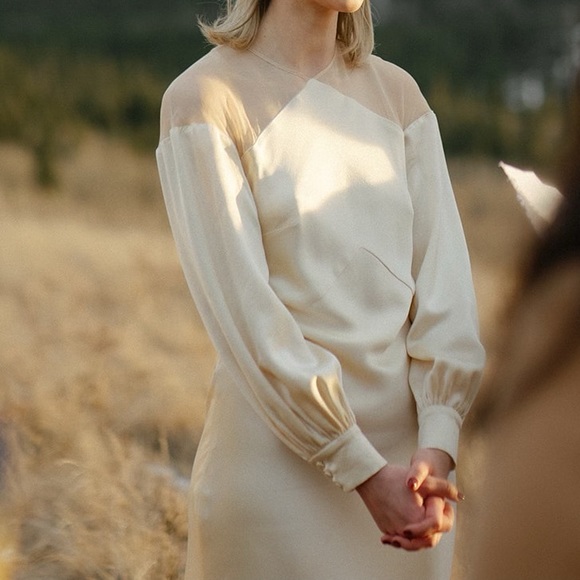 THE OWN STUDIO Wedding Dress - Picture 3 of 16